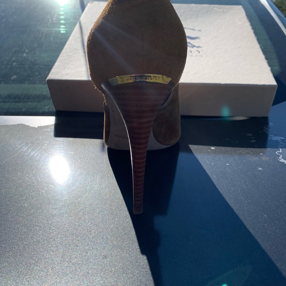 Heels - Picture 2 of 3